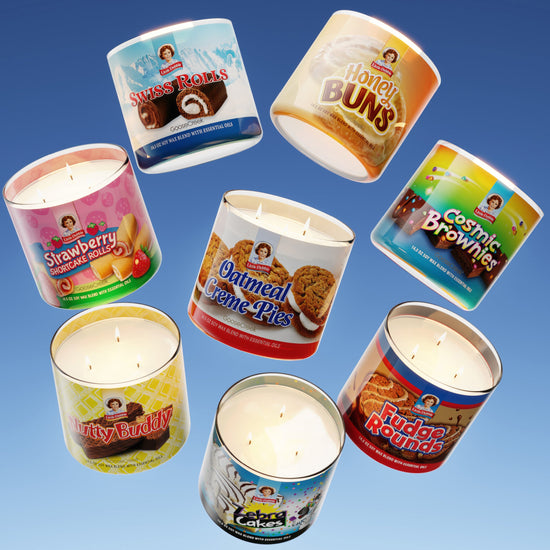Load image into Gallery viewer, Swiss Rolls Little Debbie ™ 3-Wick Candle
